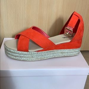 Coral wedges SZ 9 NWT